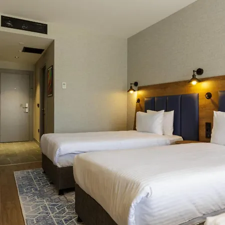 מלון Ramada Encore By Wyndham Arnavutkoy 4*