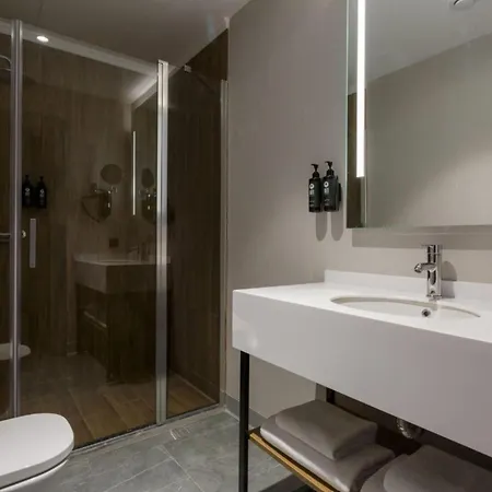 מלון Ramada Encore By Wyndham Arnavutkoy 4*